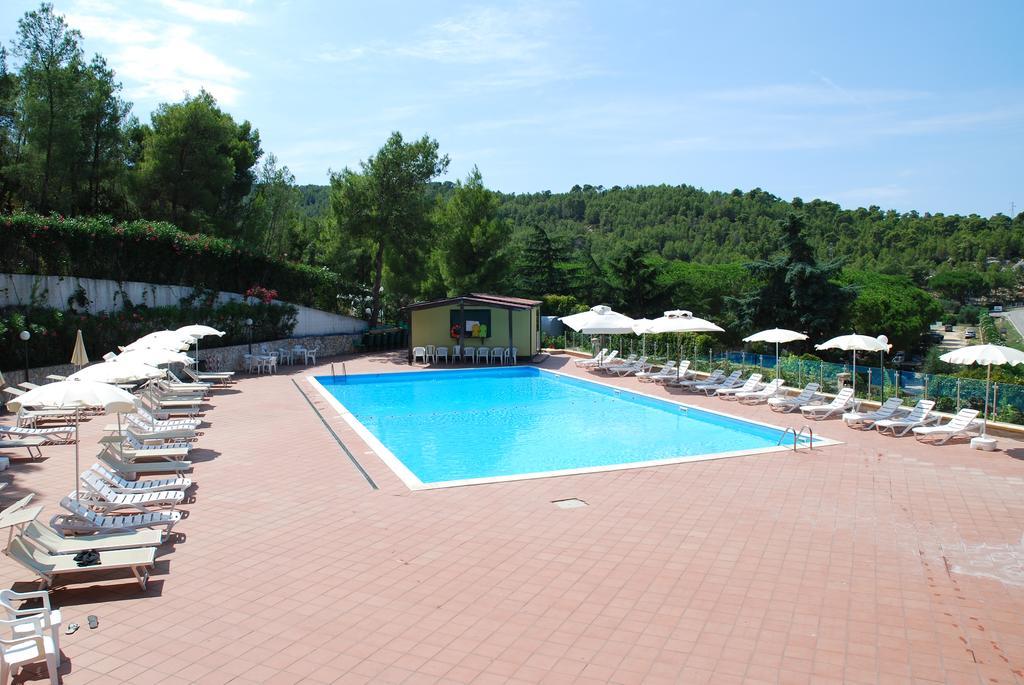 Villaggio Club Baia Di Paradiso Весте Екстериор снимка
