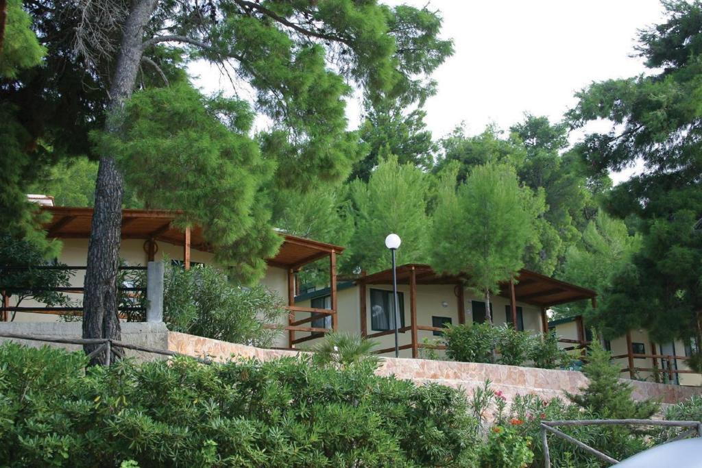 Villaggio Club Baia Di Paradiso Весте Екстериор снимка