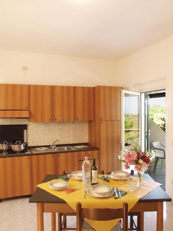 Villaggio Club Baia Di Paradiso Весте Екстериор снимка