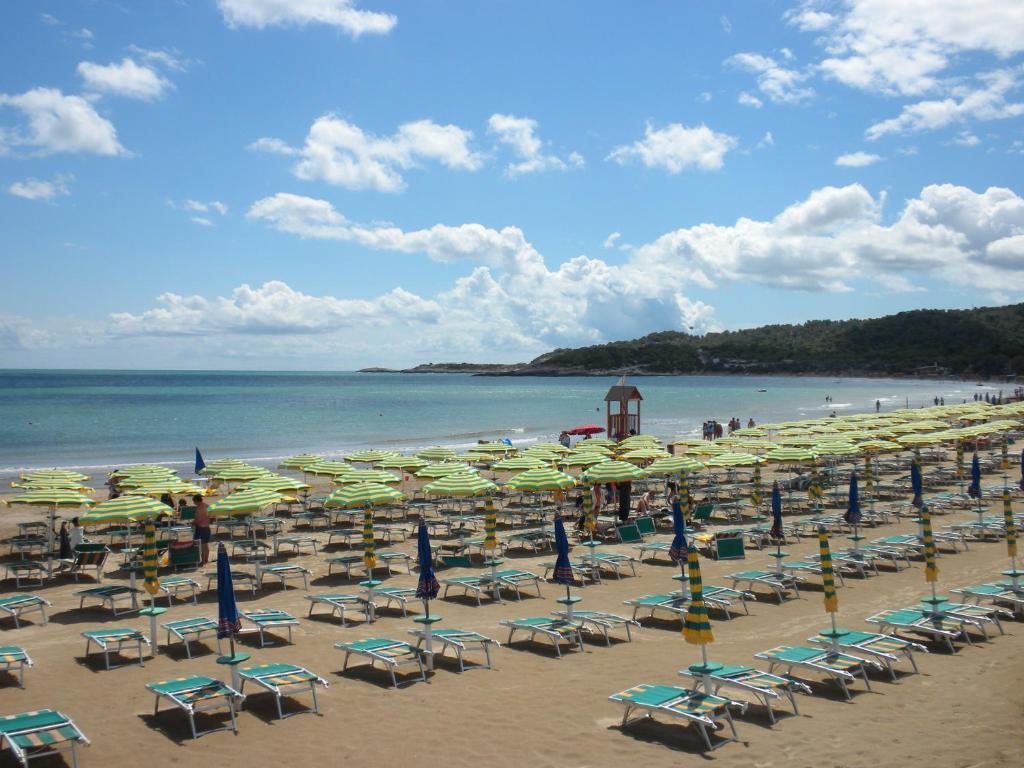 Villaggio Club Baia Di Paradiso Весте Екстериор снимка